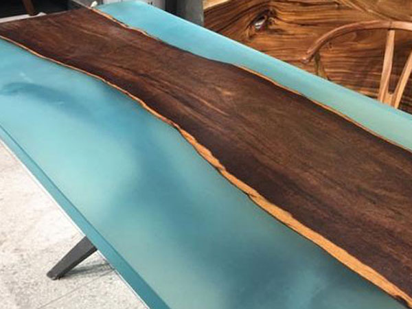 树脂和实木桌的利弊有哪些?